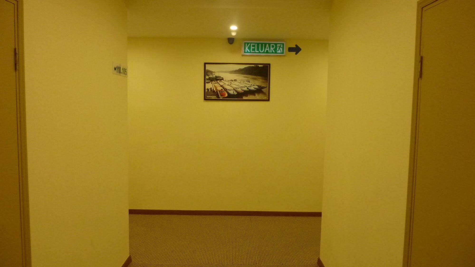 Nova Kuching Hotel Exterior foto